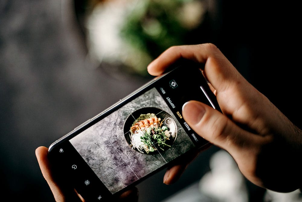 foto produk menggunakan smartphone