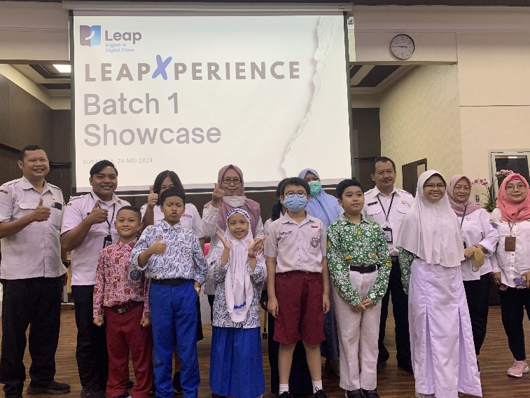 Foto bersama setelah presentasi