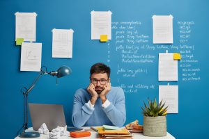 Mengenal Workaholic: Tanda-tanda dan Cara Mengatasinya untuk Keseimbangan Hidup