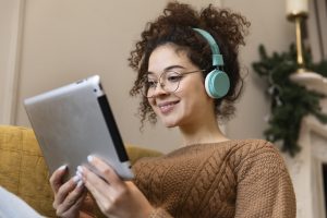 Salah satu solusi terbaik untuk belajar bahasa Inggris dan keterampilan aplikasi digital adalah melalui LEAP English & Digital Class.