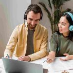 Belajar Bahasa Inggris di Usia Dewasa: Pentingnya Kelas Conversation bagi Profesional