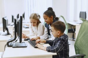 Perlukah anak belajar coding? Inilah penjelasannya.